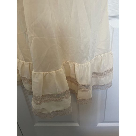 Vintage Powers Model Full Dress Slip Size M Ruffles and Lace - Picture 3 of 9